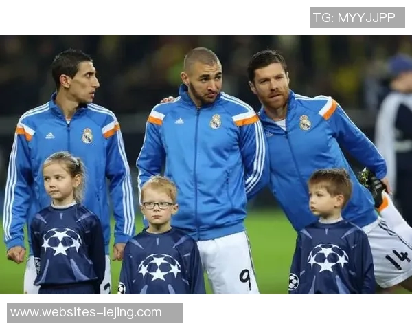 本泽马：从足球天才到传奇前锋的辉煌历程与未来展望